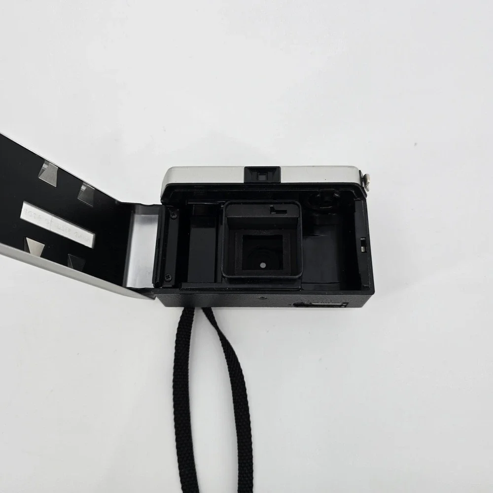 Kodak Instamatic 104 Camera Vintage 1960s 126 Film Point & Shoot Silver